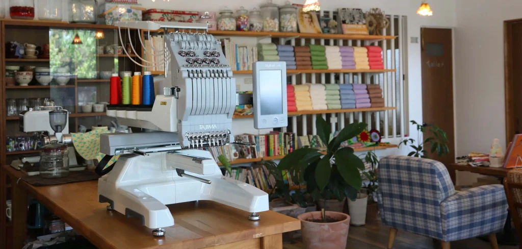 Brodeuse compacte SAI