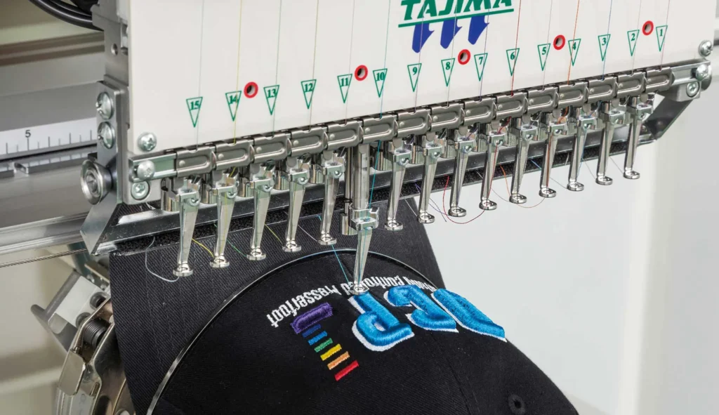 Fonction pied presseur pour machine à broder industrielle , Magnifiquement brodé sur du cuir et des matériaux épais.