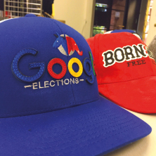 Décoration de casquette avec découpe laser et brodeuse industrielle